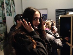 foto e nxenesve te shkolles sabahudin gabrani gjate vizites ne muze