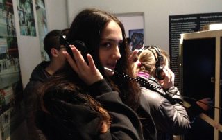 foto e nxenesve te shkolles sabahudin gabrani gjate vizites ne muze